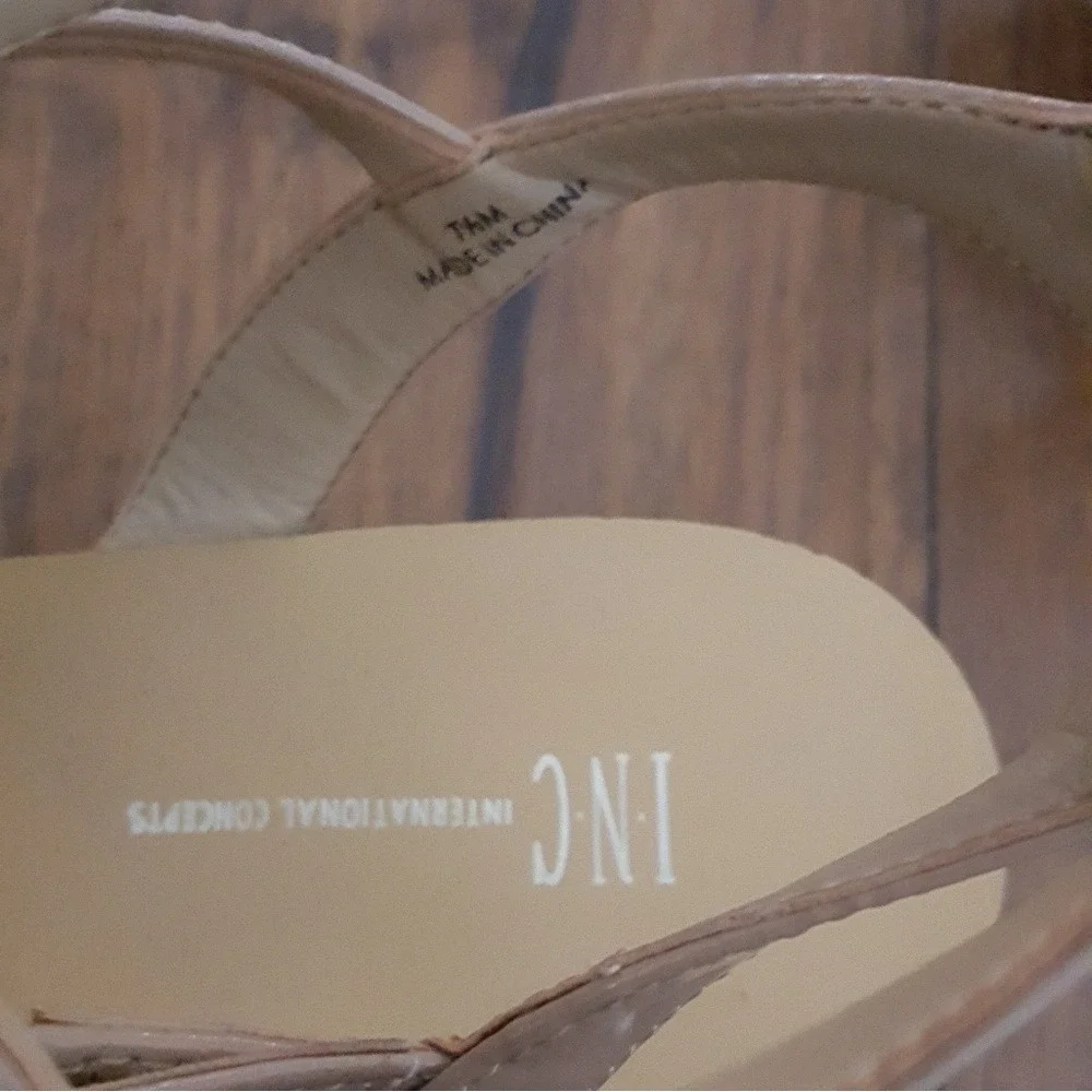 INC International Concepts Taupe Patent Bow Gladiator Wedge Sandals Womens 7.5M